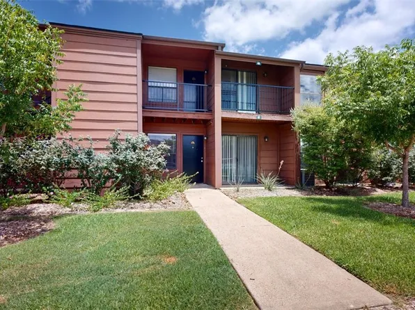 904 University Oaks Blvd, College Station, TX