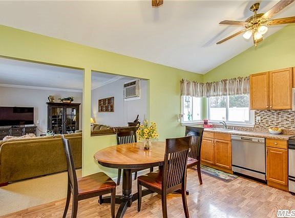 5th image of 117 Burleigh Dr