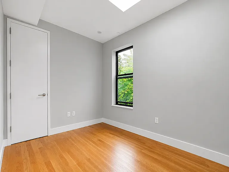 1100 De Kalb Ave #2T — Photo 3
