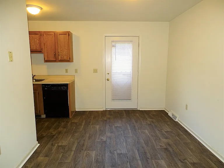 500 E Newport Rd #H — Photo 6