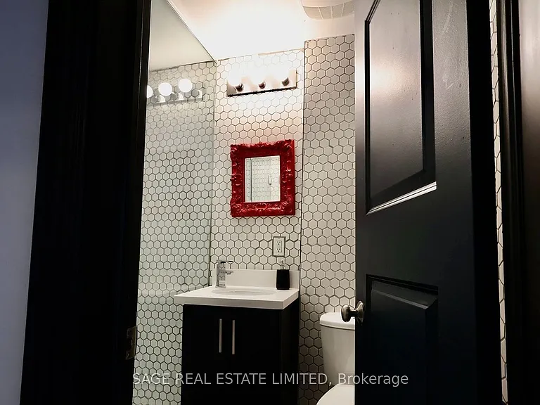 631 Queen St W #2 — Photo 12