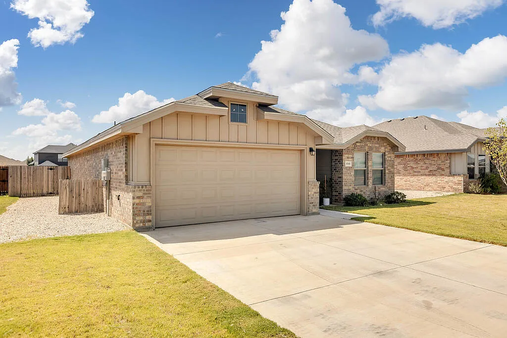 3 bed, 2.0 bath, 1653 sqft, $2,658 — Photo 2