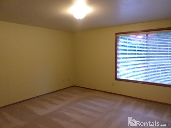 4th image of 2316 Covington Ct NE