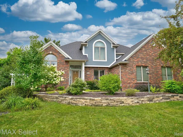2258 Lost Creek Dr, Flushing, MI 48433