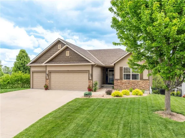 19351 Tomahawk Ln, Saint Joseph, MO 64505