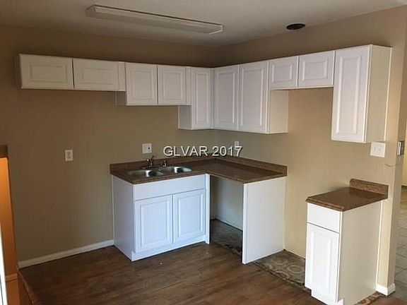 4th image of 4524 Providence Ln #0