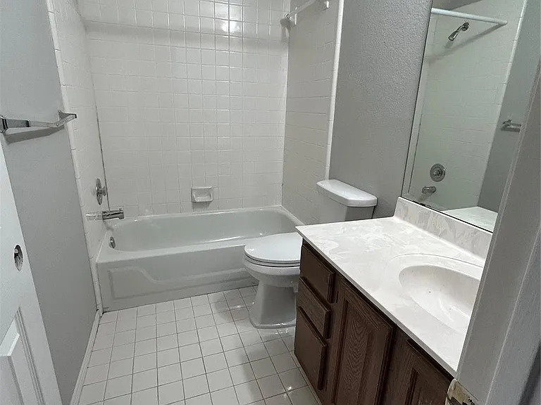 6013 Abilene Trl — Photo 10