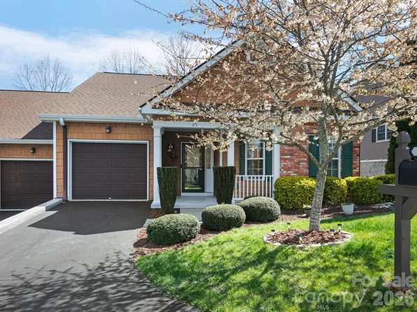 25 Old Pasture Way, Laurel Park, NC 28739