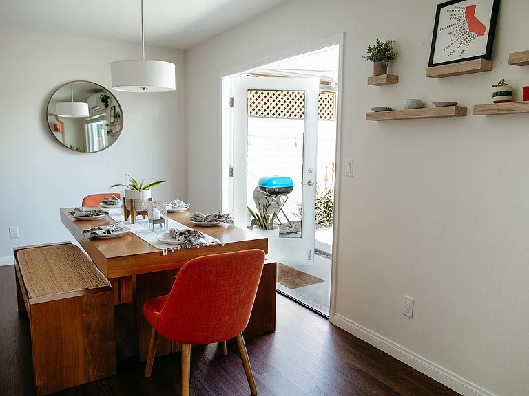 4588 Winona Ave — Photo 39