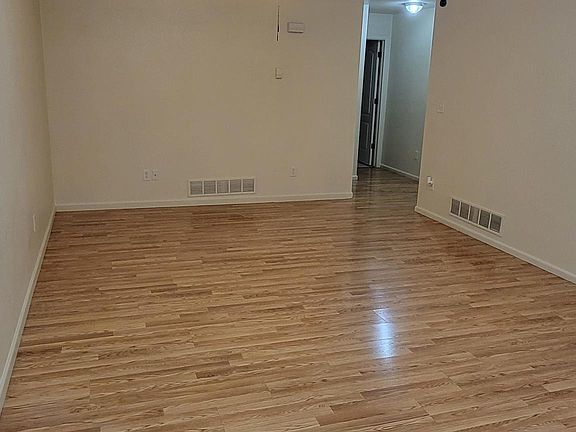 4th image of 877 E 20th Street Dr