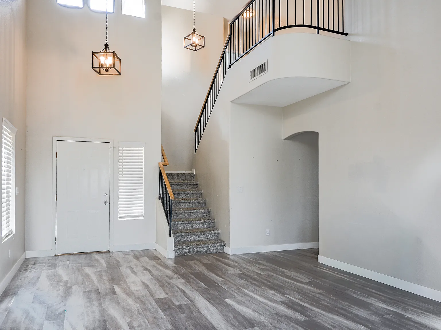 3 bed, 2.5 bath, 1692 sqft, $2,600 — Photo 2