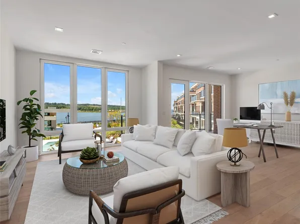 10 Shore Road #207, Glenwood Landing, NY 11547