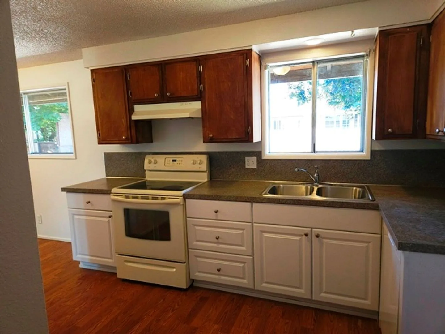 3Bd/1.5Ba Single Story Home - For viewing! — Photo 2