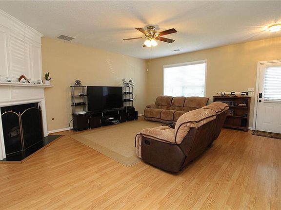 4th image of 1739 Stanwood Dr NW