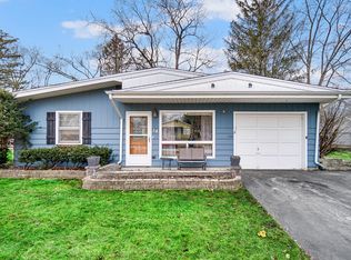 14 S Sycamore Ln, North Aurora, IL 60542