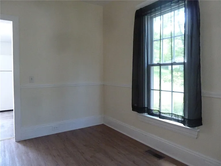 120 W 6th St — Photo 19