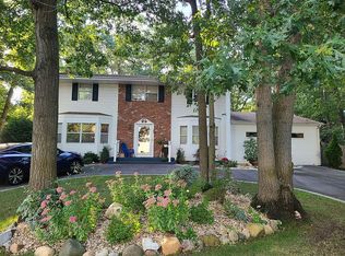 65 Valleywood Rd, Commack, NY 11725