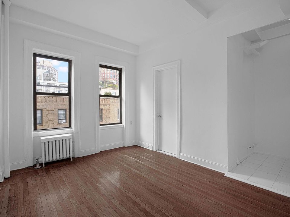 1st image of 19 W 69th St APT 902