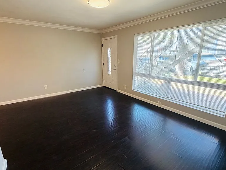 611 Linden Ave — Photo 4