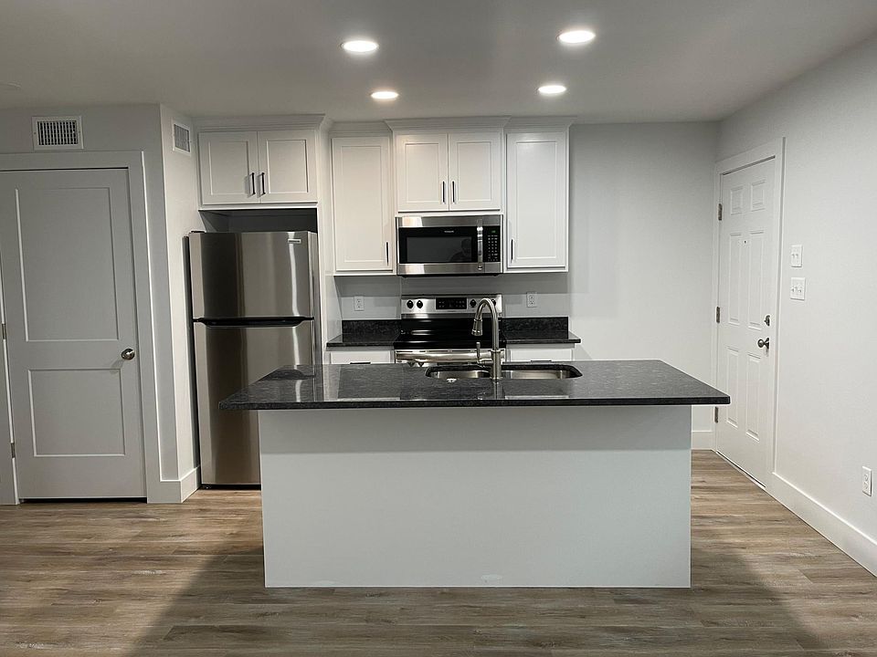 1st image of 600 E Market Ave APT 1