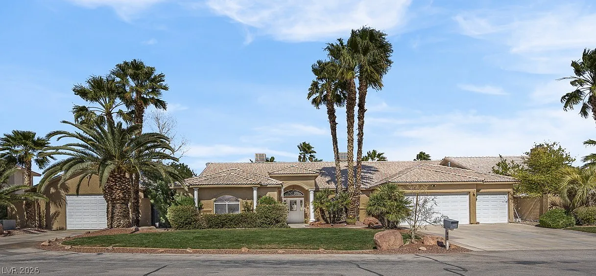 4 bed, 5.0 bath, 4000 sqft, $4,900 — Photo 2