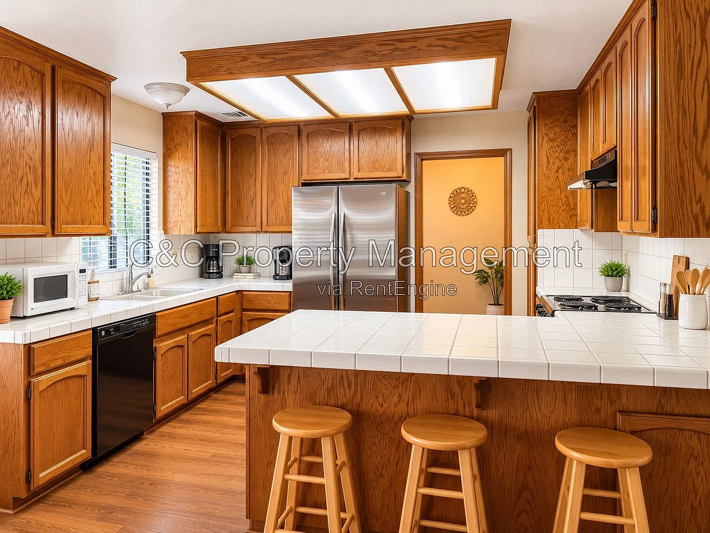 3 bed, 2.0 bath, 1621 sqft, $2,900 — Photo 4