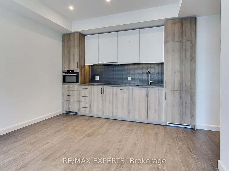 741 King St W #103 — Photo 16