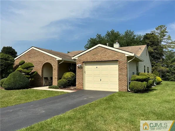 21 Oriel Way, Marlboro, NJ 07746