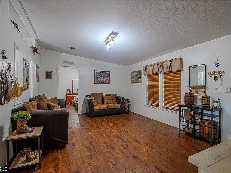1205 Inverness Ave — Photo 11
