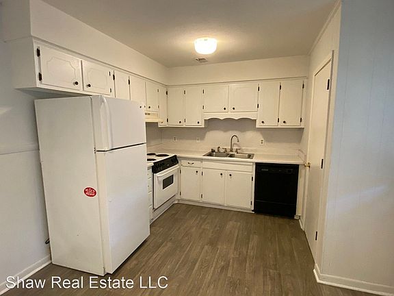 3rd image of 119 Mayberry Ct