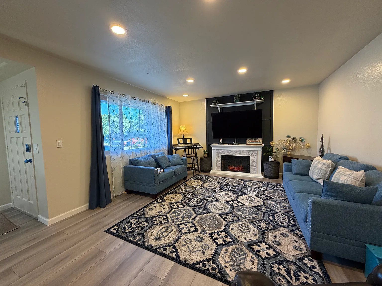 3 bed, 1389 sqft, $4,699 — Photo 3