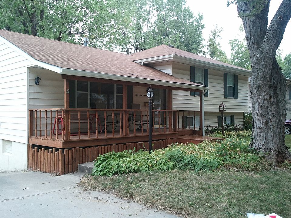 Front porch and hasta garden