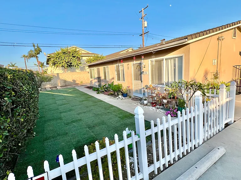 8786 La Salle St — Photo 10