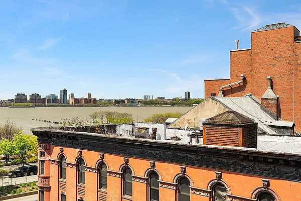 Rented by Compass | media 9