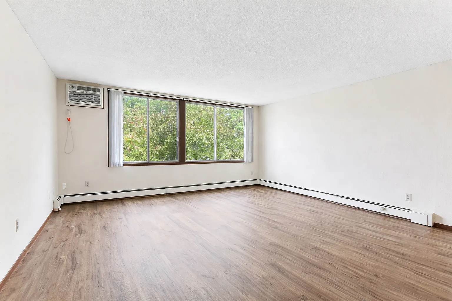 1 bed, 981 sqft, $1,100 — Photo 3