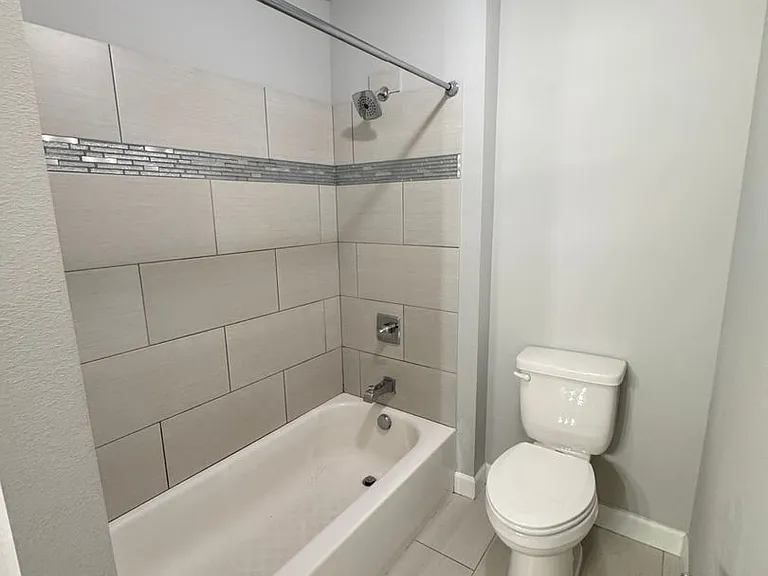 J0459 - Stafford St. Apartments — Photo 40
