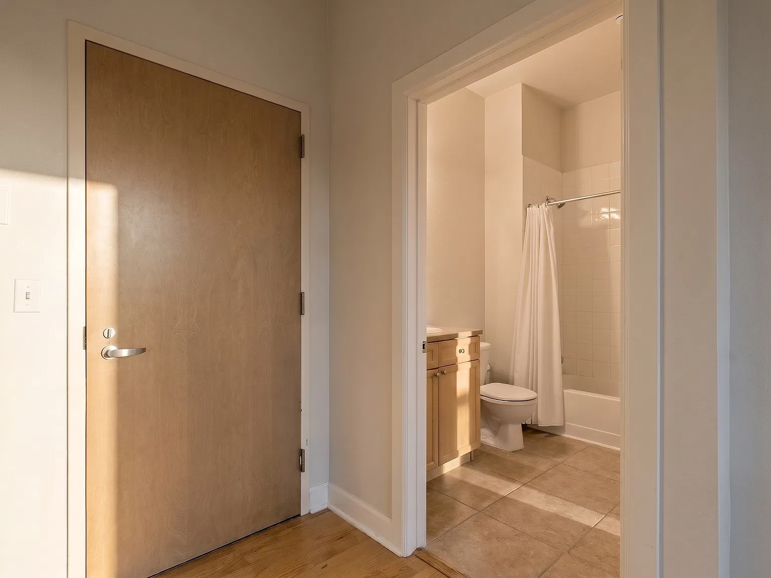2 bed, 957 sqft, $2,100 — Photo 3