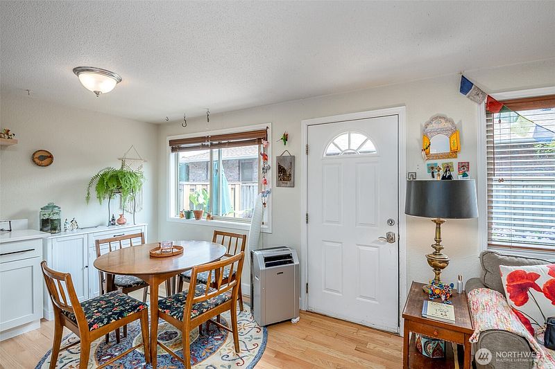3rd image of 708 N L Street #6