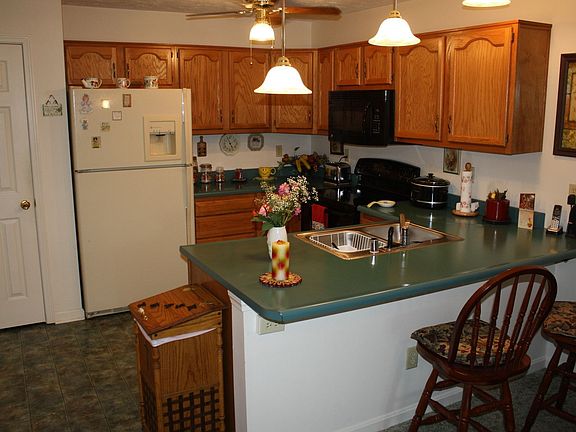 2nd image of 131 Bradford Pl