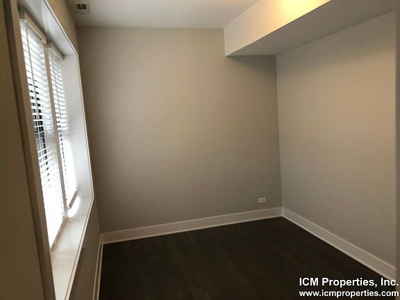 5th image of 2618 N Rockwell St #3T