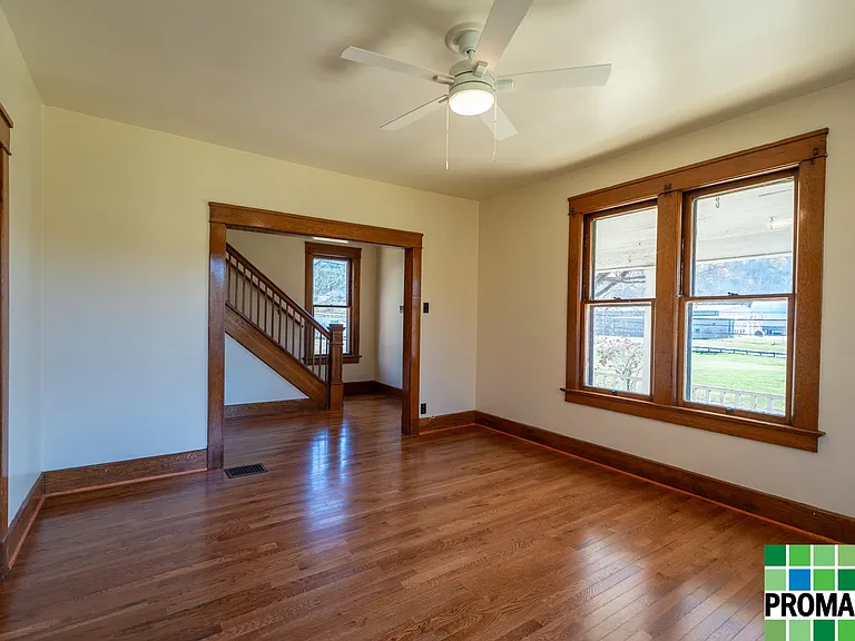 21 Moore Ave — Photo 1