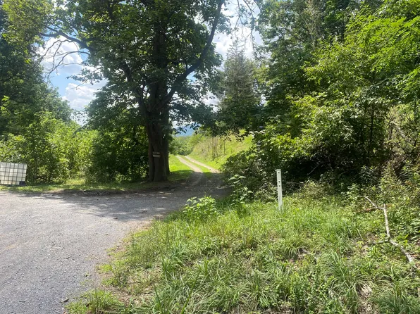 13345 Wolf Creek Rd, Alderson, WV 24910