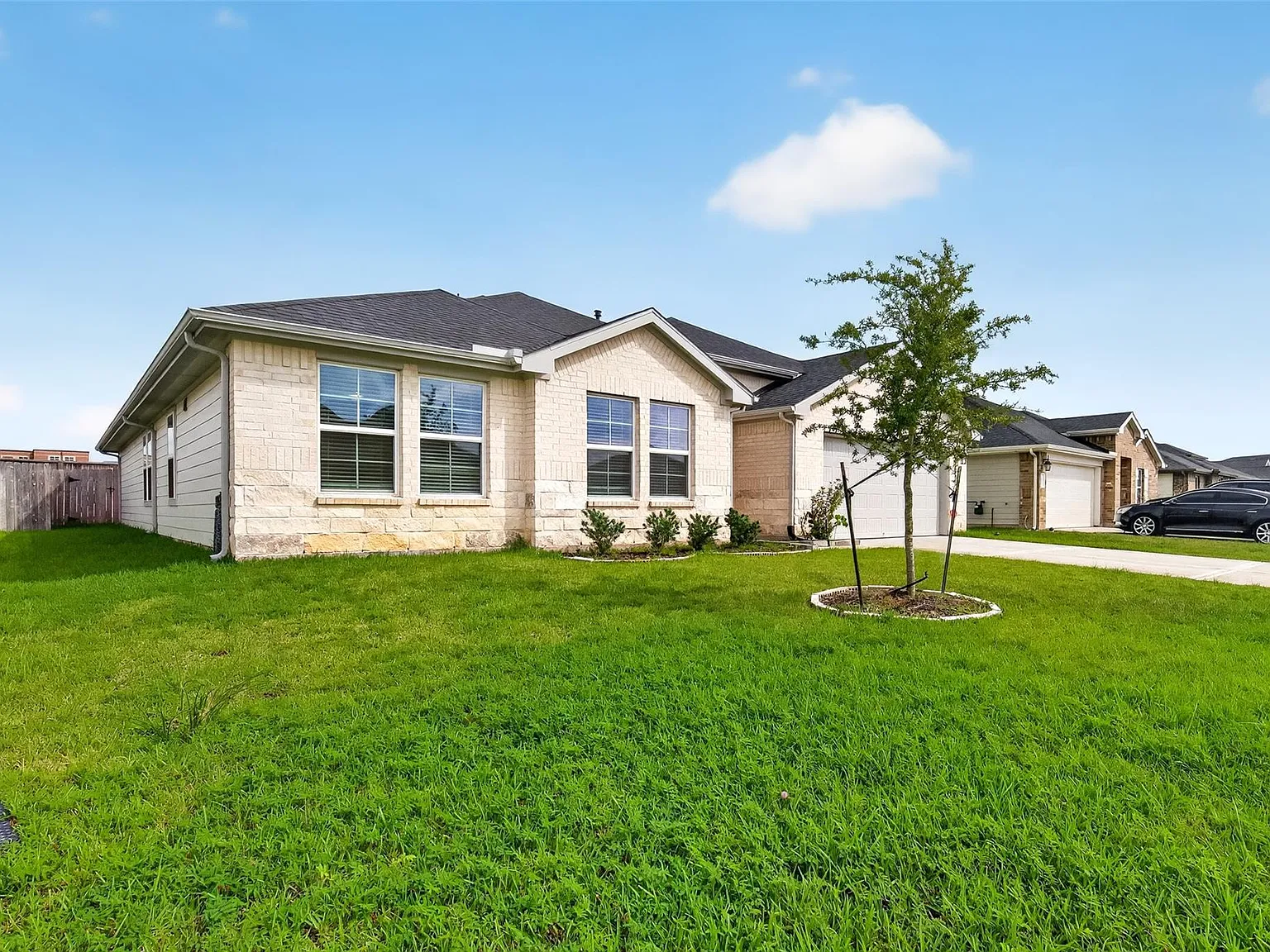 5 bed, 3.0 bath, 2632 sqft, $3,500 — Photo 2