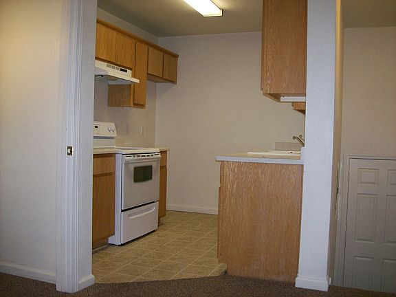 4th image of 160 Dorman Ave