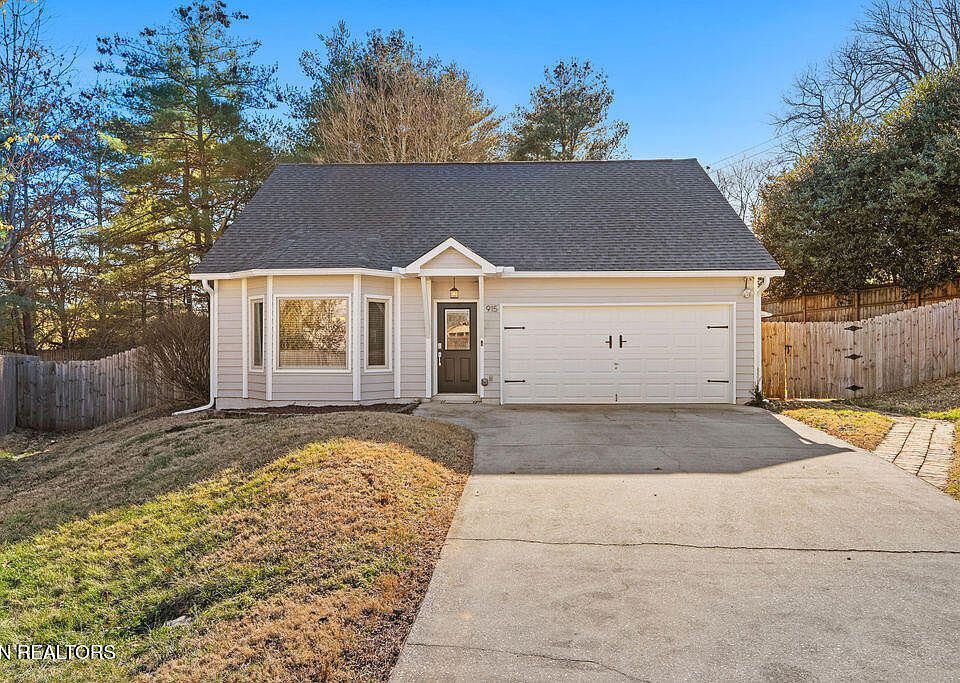 1st image of 915 Claybrook Ct