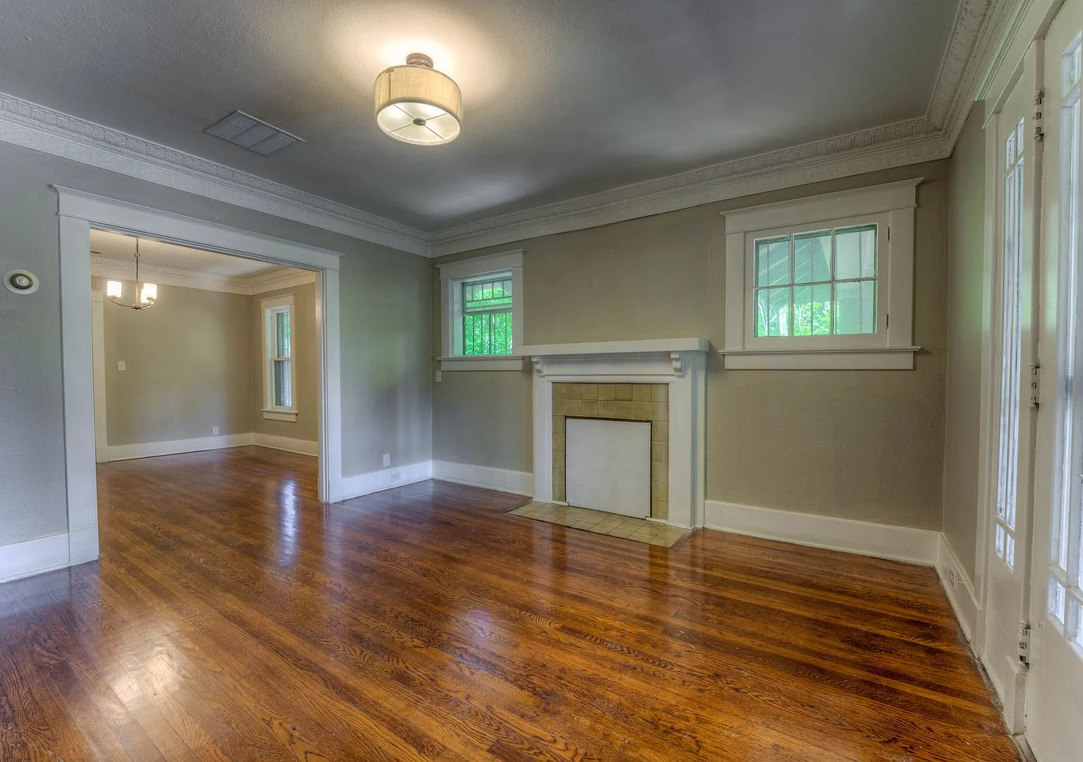Rent Reduced! 3 Bed/1 Bath - Walk To Crosstown Concourse — Photo 4