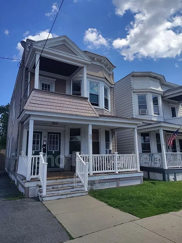 3 bed, 1.0 bath, $1,650 — Photo 1