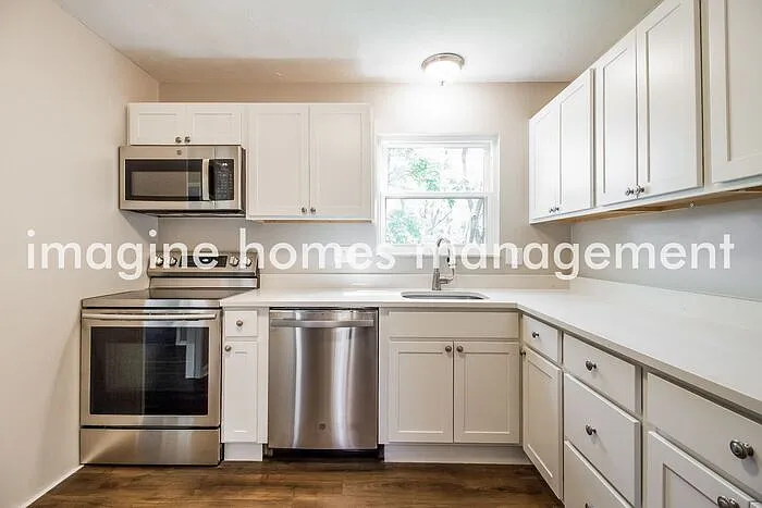 4 bed, 2.5 bath, 1960 sqft, $2,494 — Photo 4