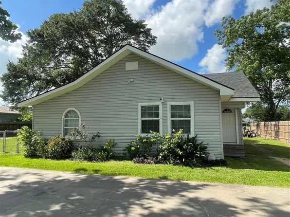 1006 South St, El Campo, TX 77437