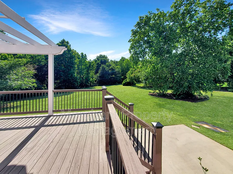 15 Silverthorn Ct — Photo 49